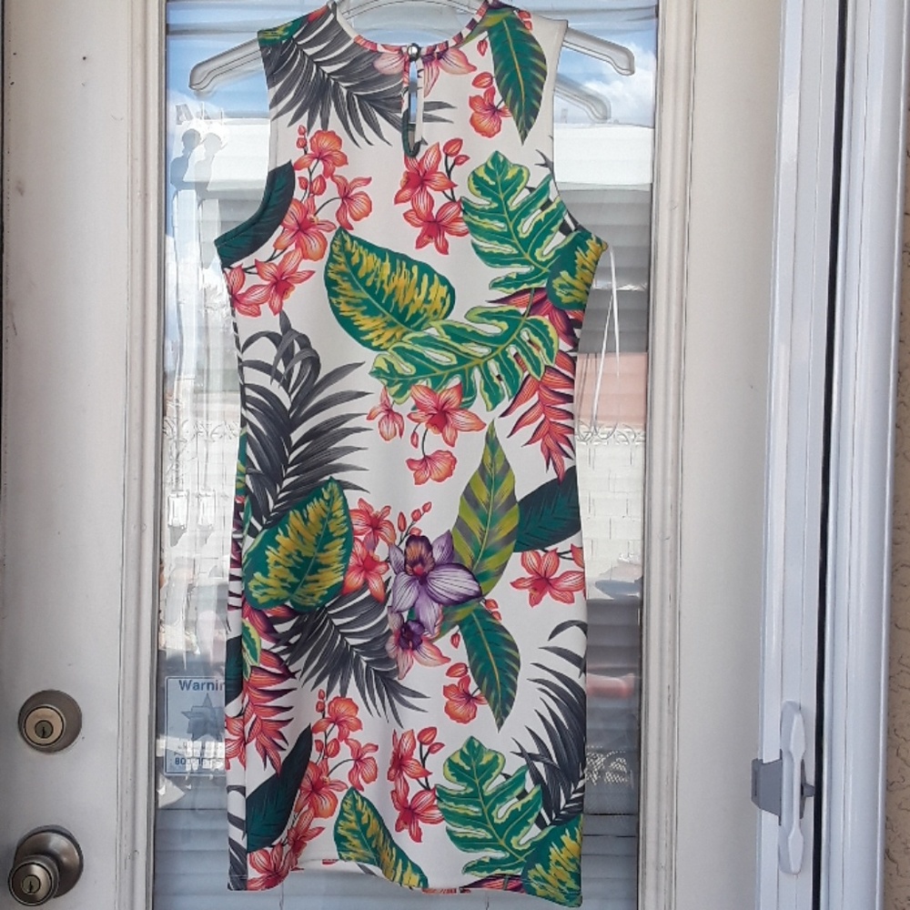 Dress - Picture 2 of 2